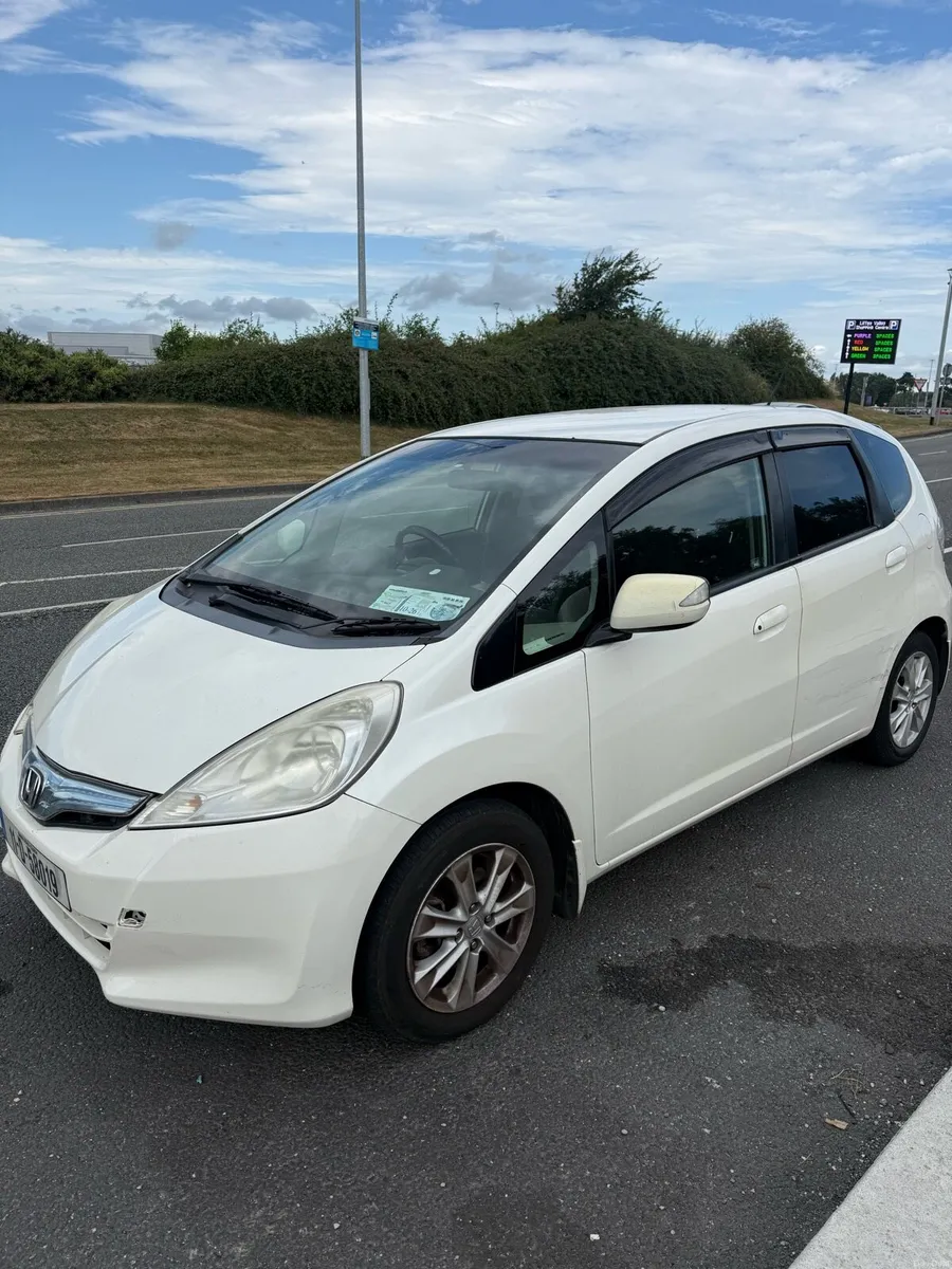 Honda fit 1.3 automatic Hybrid Nct 9/26 tax 8/26 - Image 3