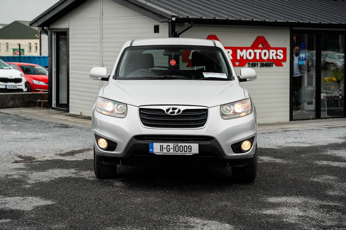 Hyundai Santa Fe 2011 - Image 2