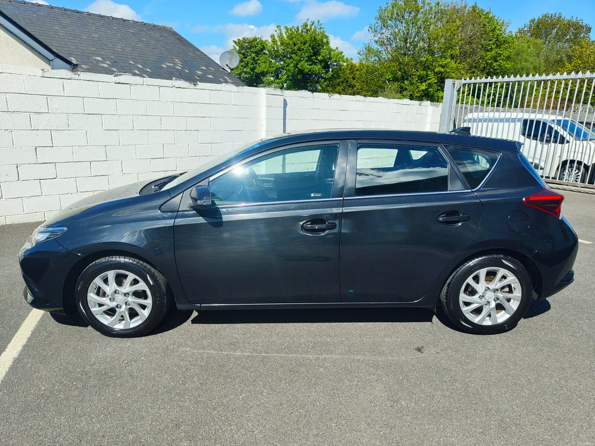 Toyota Auris Luna 1.4 D-4D - Image 5