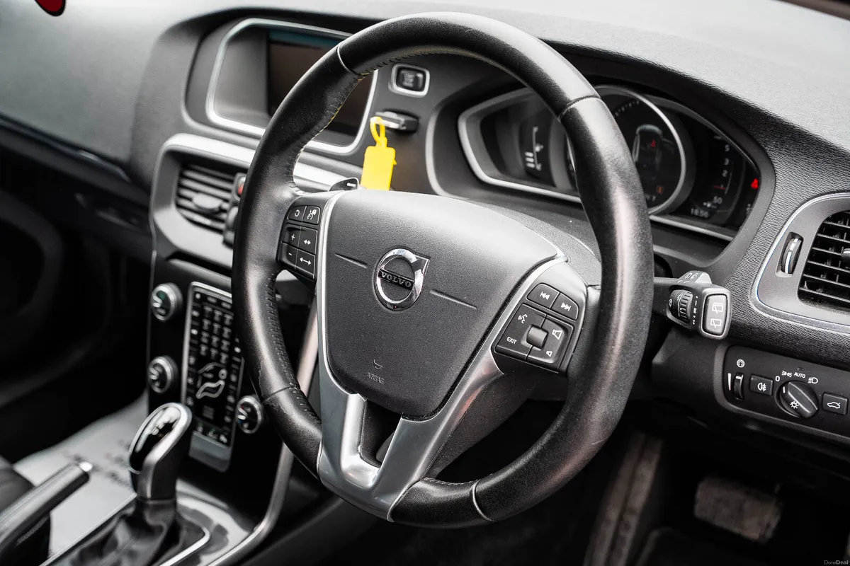2018 VOLVO V40 D4 AUTOMATIC - Image 6