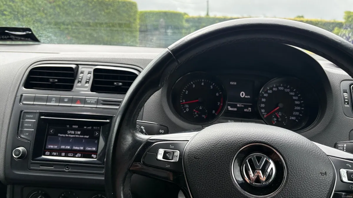 Volkswagen polo - Image 6