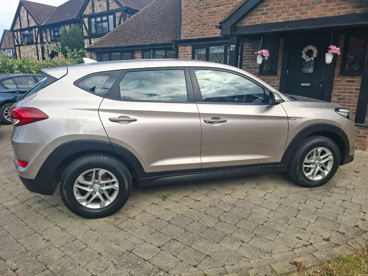 HYUNDAI TUSCON 1.6 PETROL 2018 VERY CLEAN - Image 2