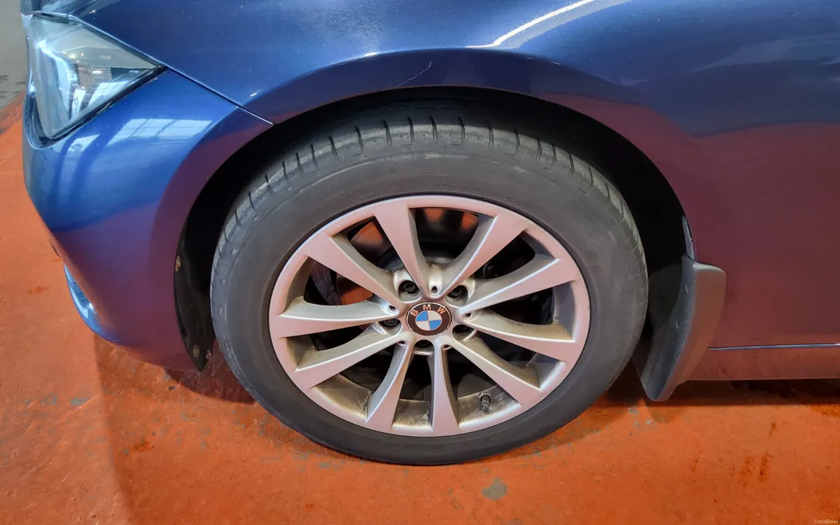 BMW 3-Series 2017 - Image 5
