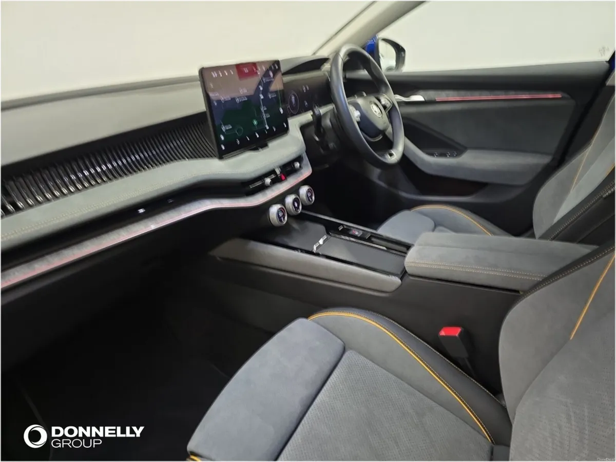 Skoda SUPERB Diesel Estate SE Technology - Image 2