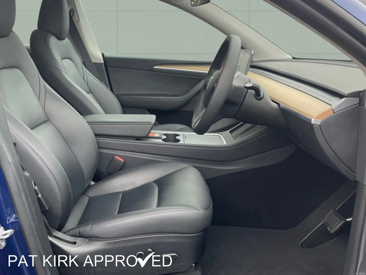 Tesla Model Y Hatchback - Image 6