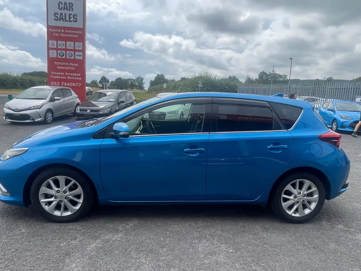 2015-1 Toyota Auris - Image 4