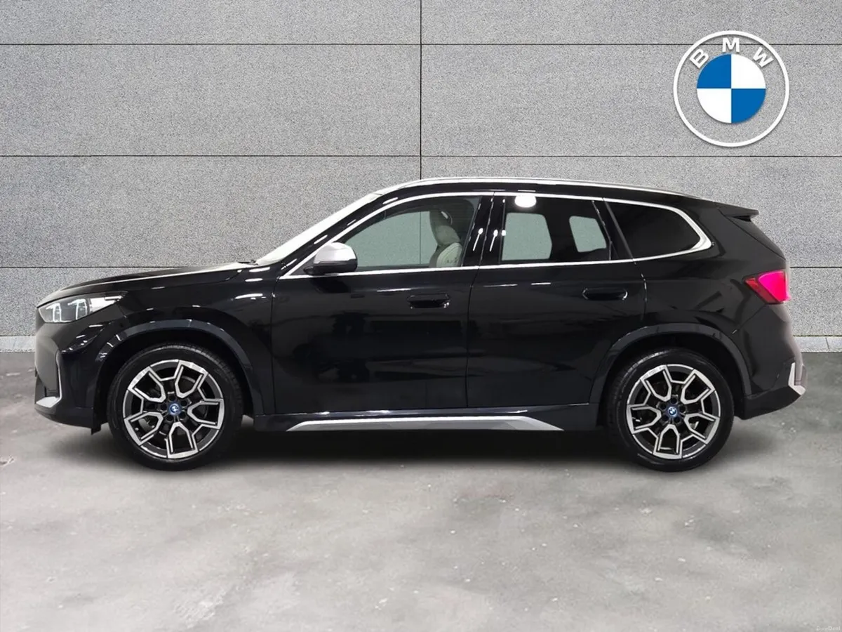 BMW iX1 eDrive20 xLine - Image 3