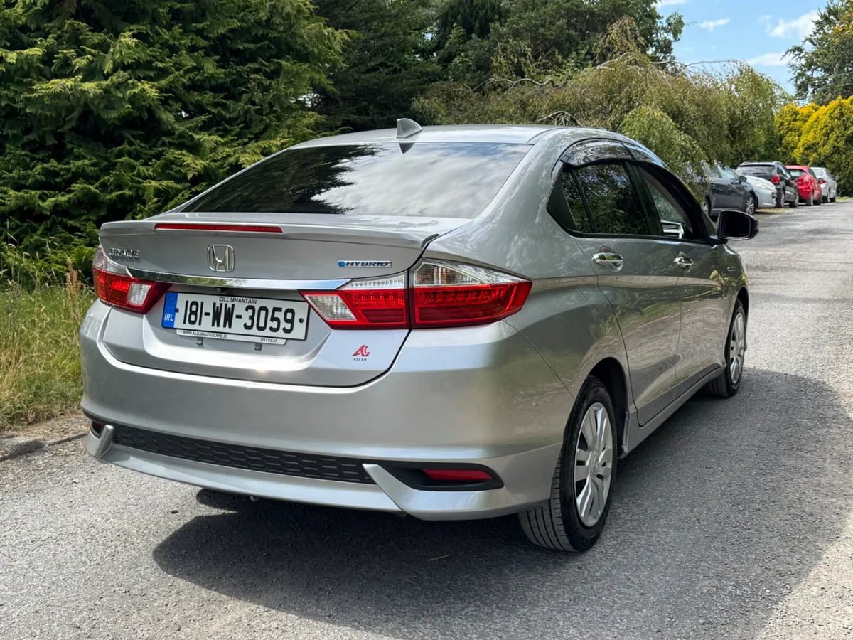 18 Honda Grace 1.5 Hybrid Automatic - Image 4
