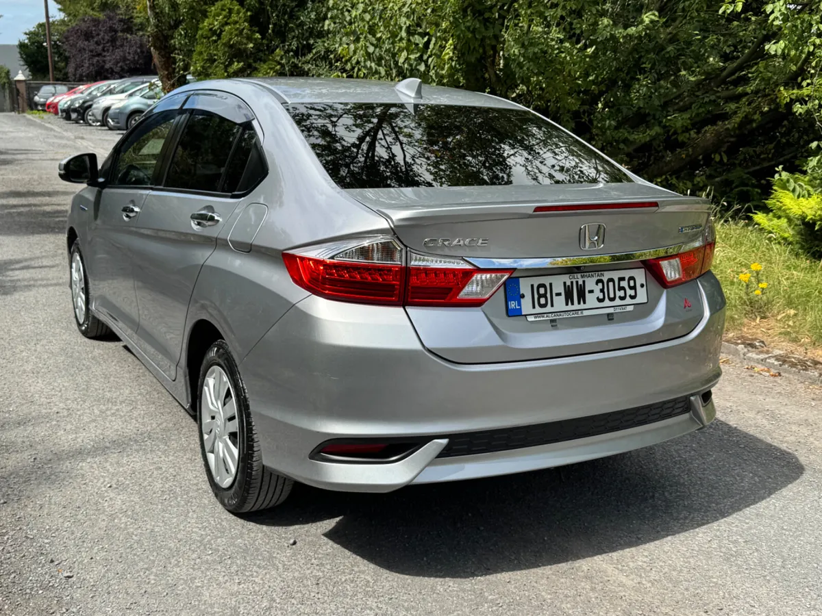 18 Honda Grace 1.5 Hybrid Automatic - Image 3