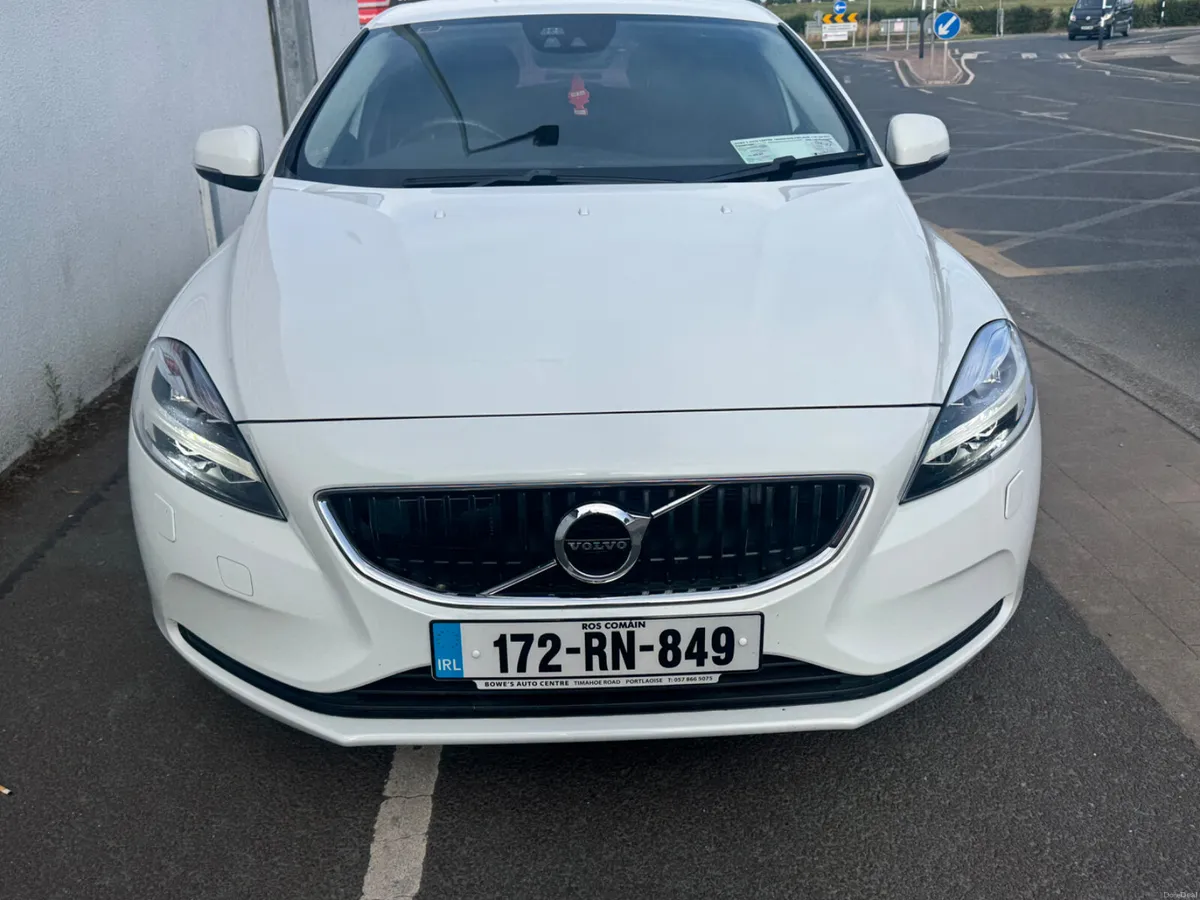 Volvo V40 2017 - Image 2