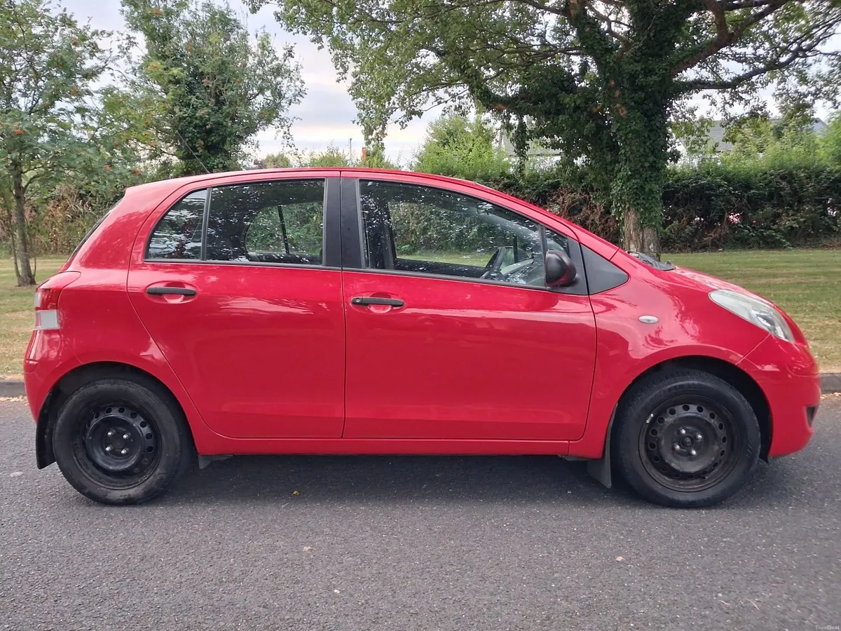 Toyota Yaris 2010 - Image 2