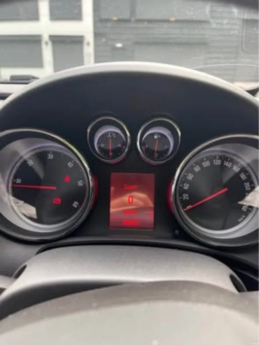 Opel Astra 2011 - Image 5