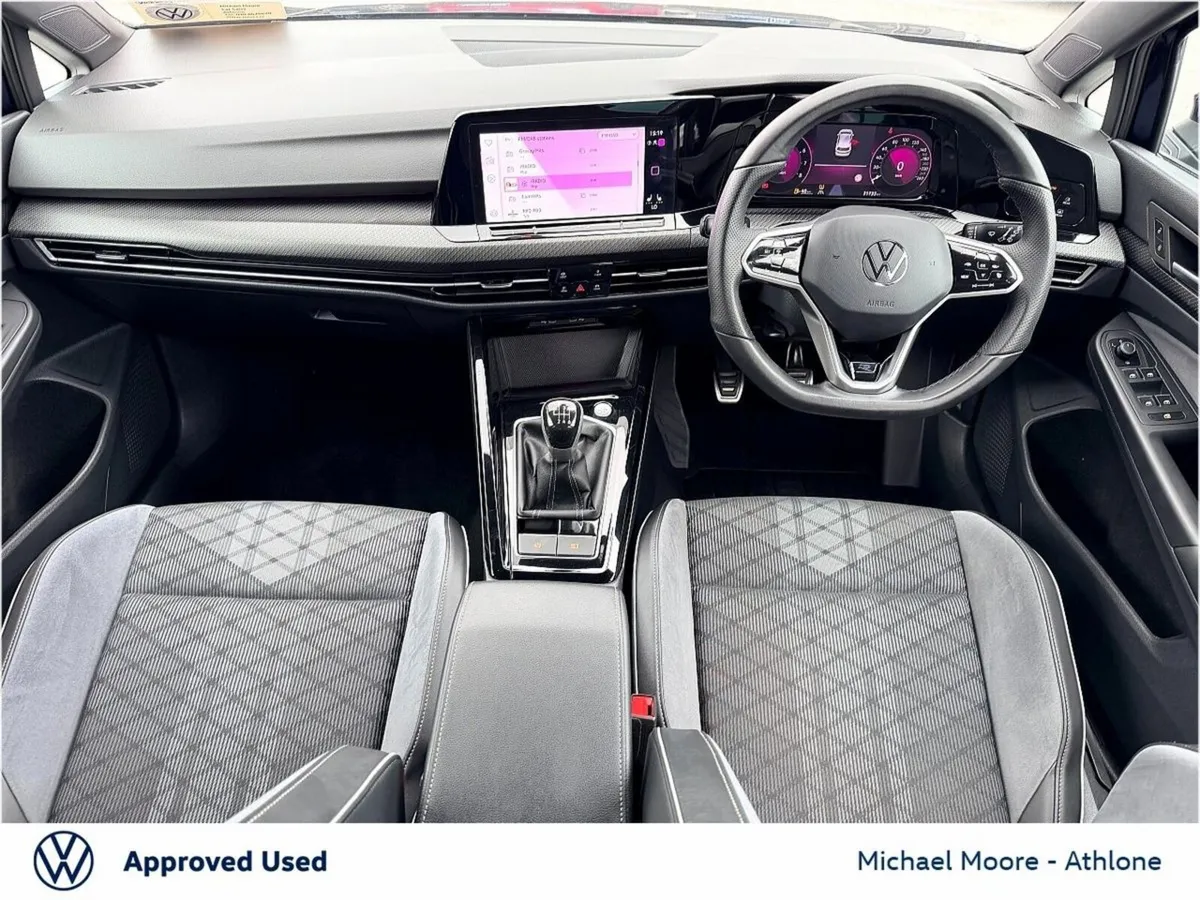Volkswagen Golf 1.5 TSI 130HP R-Line - Image 2