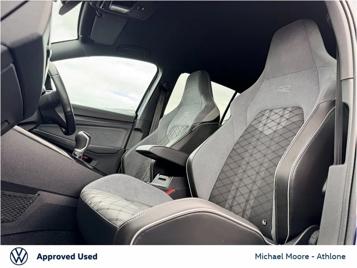 Volkswagen Golf 1.5 TSI 130HP R-Line - Image 3