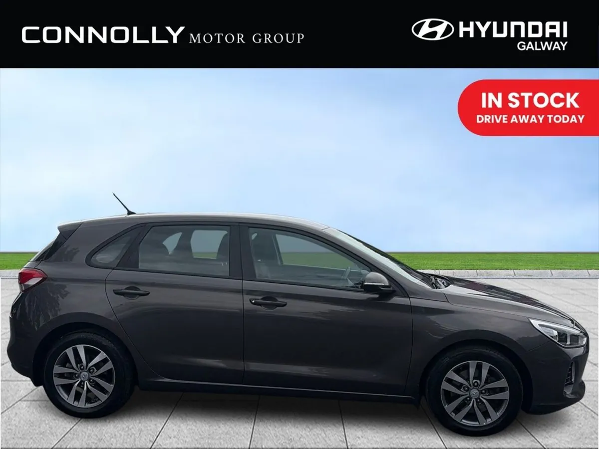 Hyundai i30 Petrol Deluxe 1.4 - Image 3