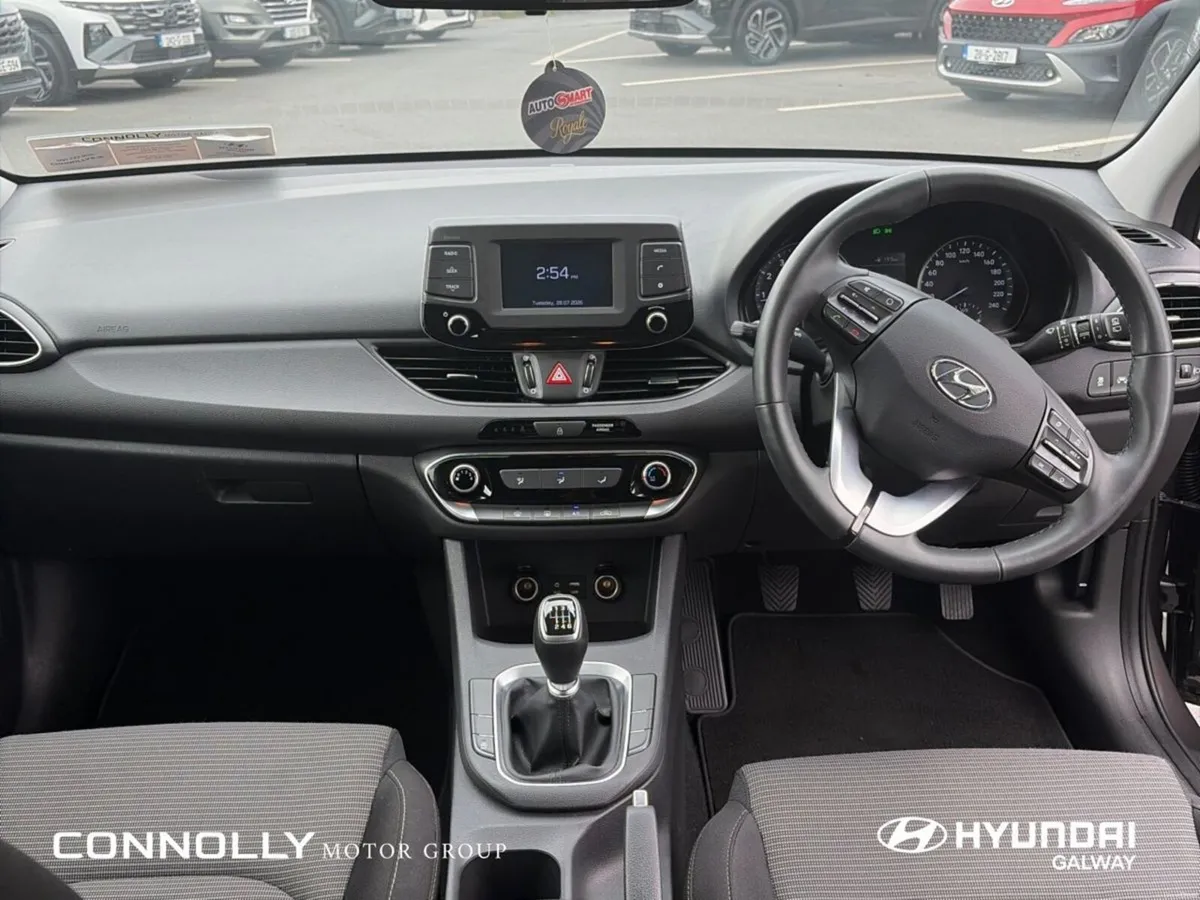 Hyundai i30 Petrol Deluxe 1.4 - Image 4