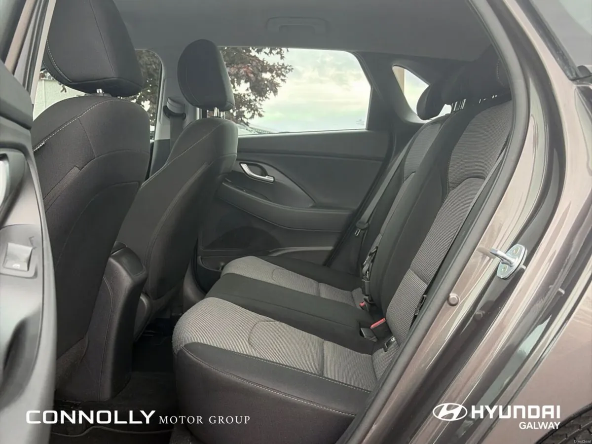 Hyundai i30 Petrol Deluxe 1.4 - Image 6