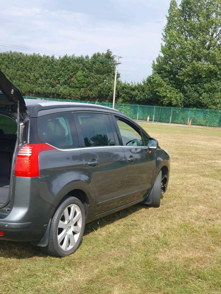 Peugeot 5008 1.6 EHDI Alure auto - Image 2