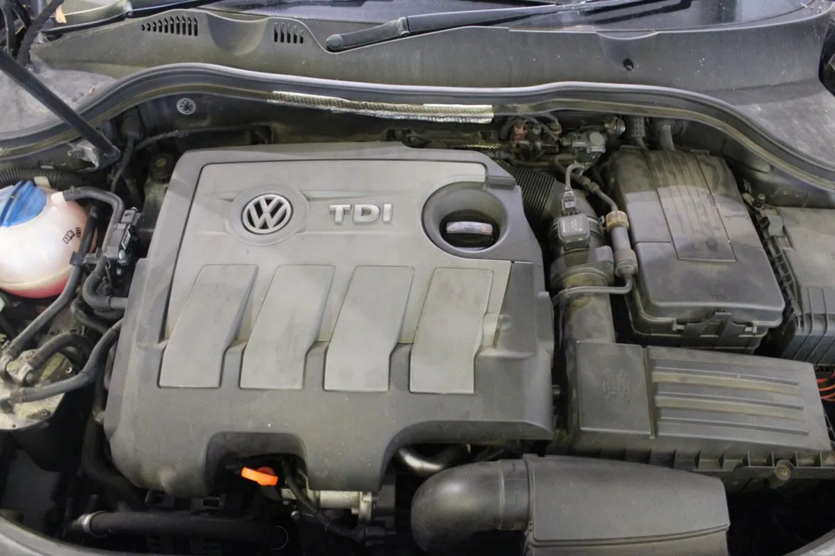 Volkswagen Passat 1.6 TDI COMFORTLINE - TENDER 32 - Image 4