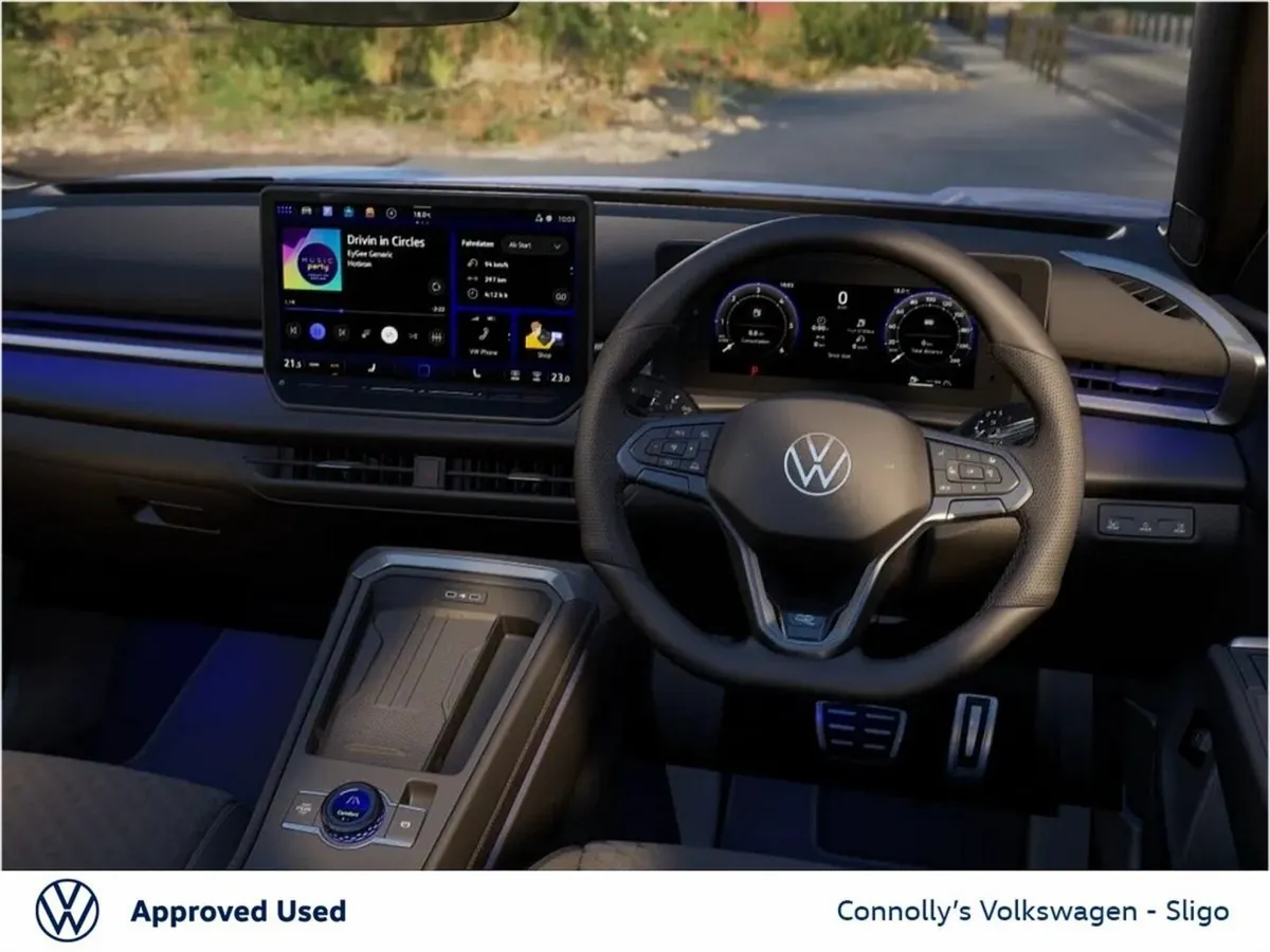 Volkswagen T-Roc RLINE 1.5TSI 150HP AUTO *NEW MODE - Image 2