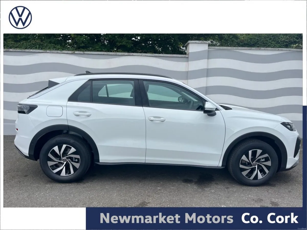 Volkswagen T-Roc LIFE PLUS 116BHP MHEV AUTOMATIC 1 - Image 3