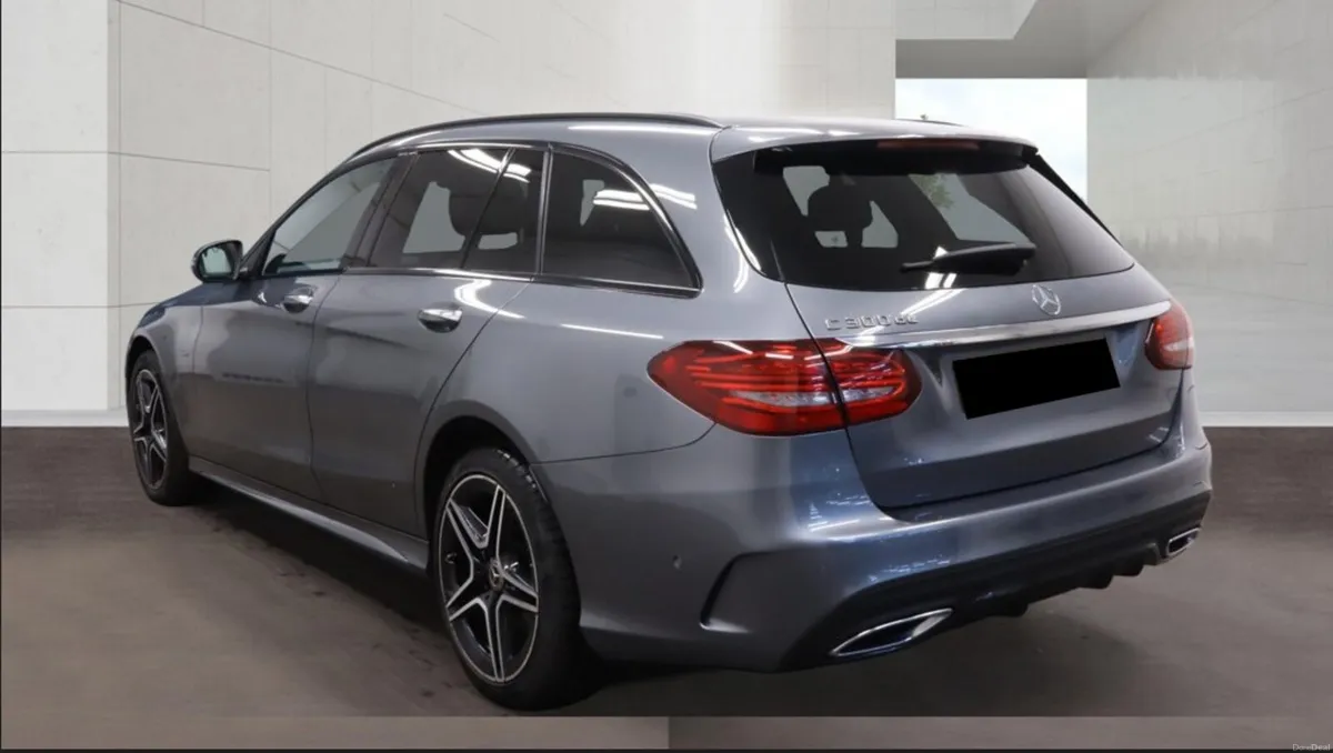 Mercedes Benz 300de NIGHT EDITION PREMIUM PLUS - Image 3