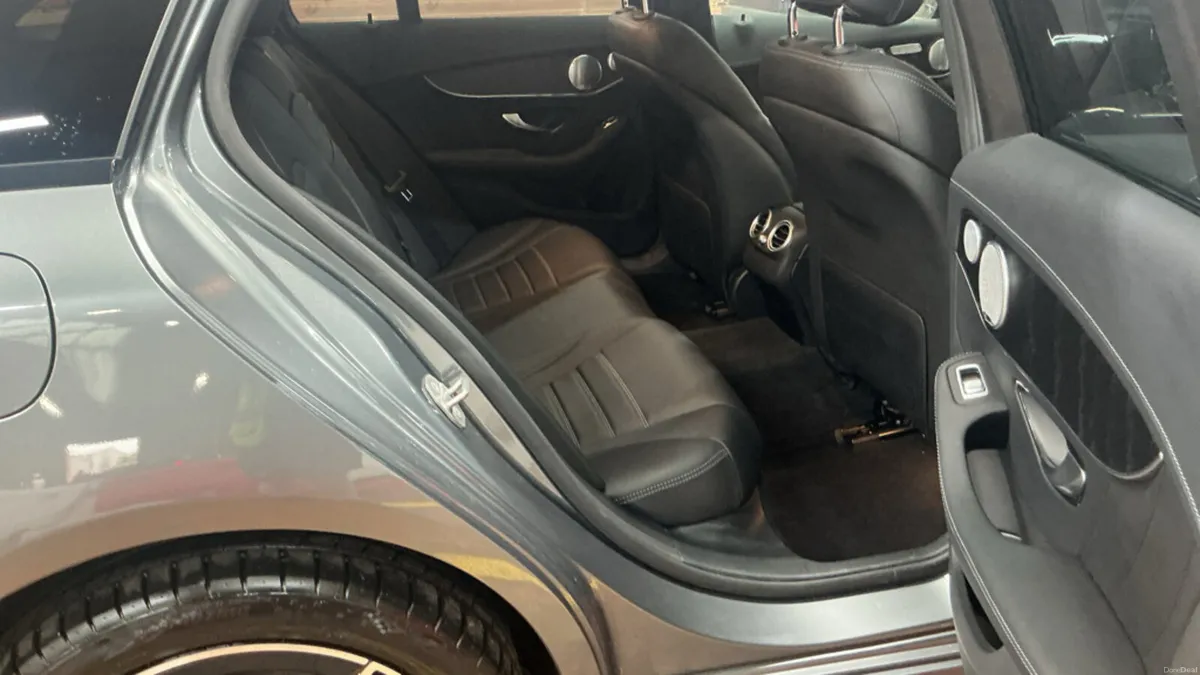 Mercedes Benz 300de NIGHT EDITION PREMIUM PLUS - Image 4
