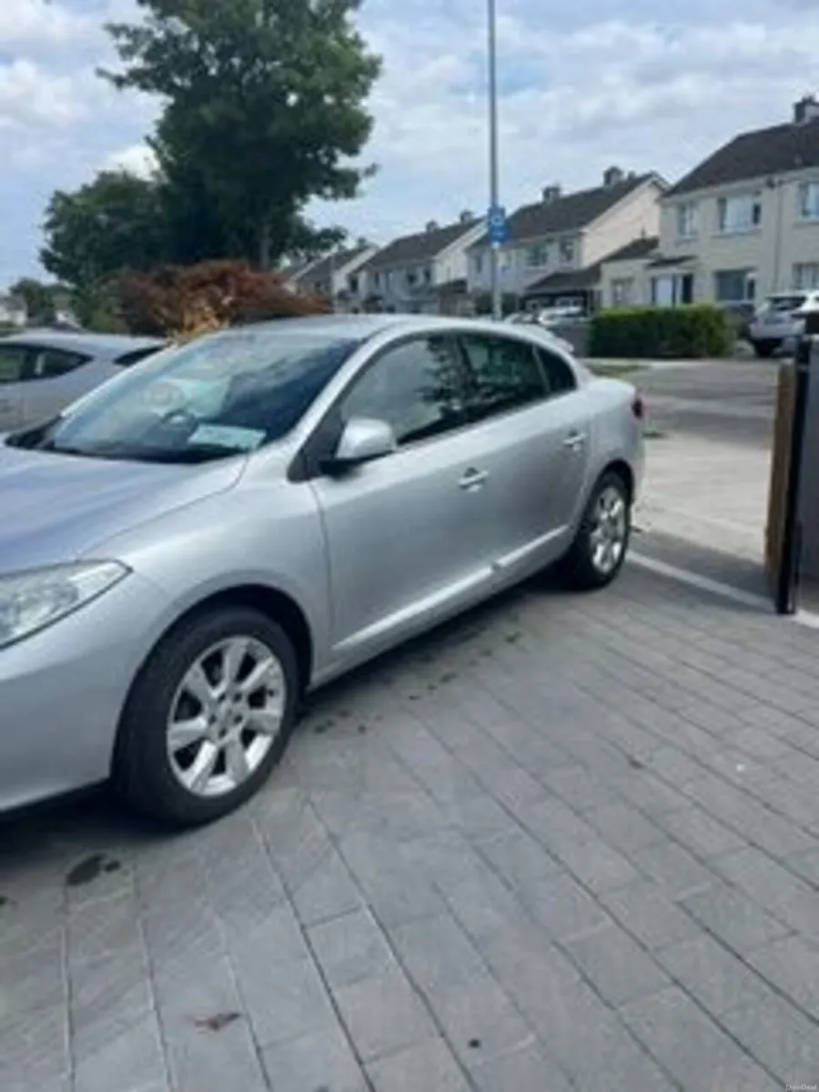 Renault Fluence 2011 - Image 2