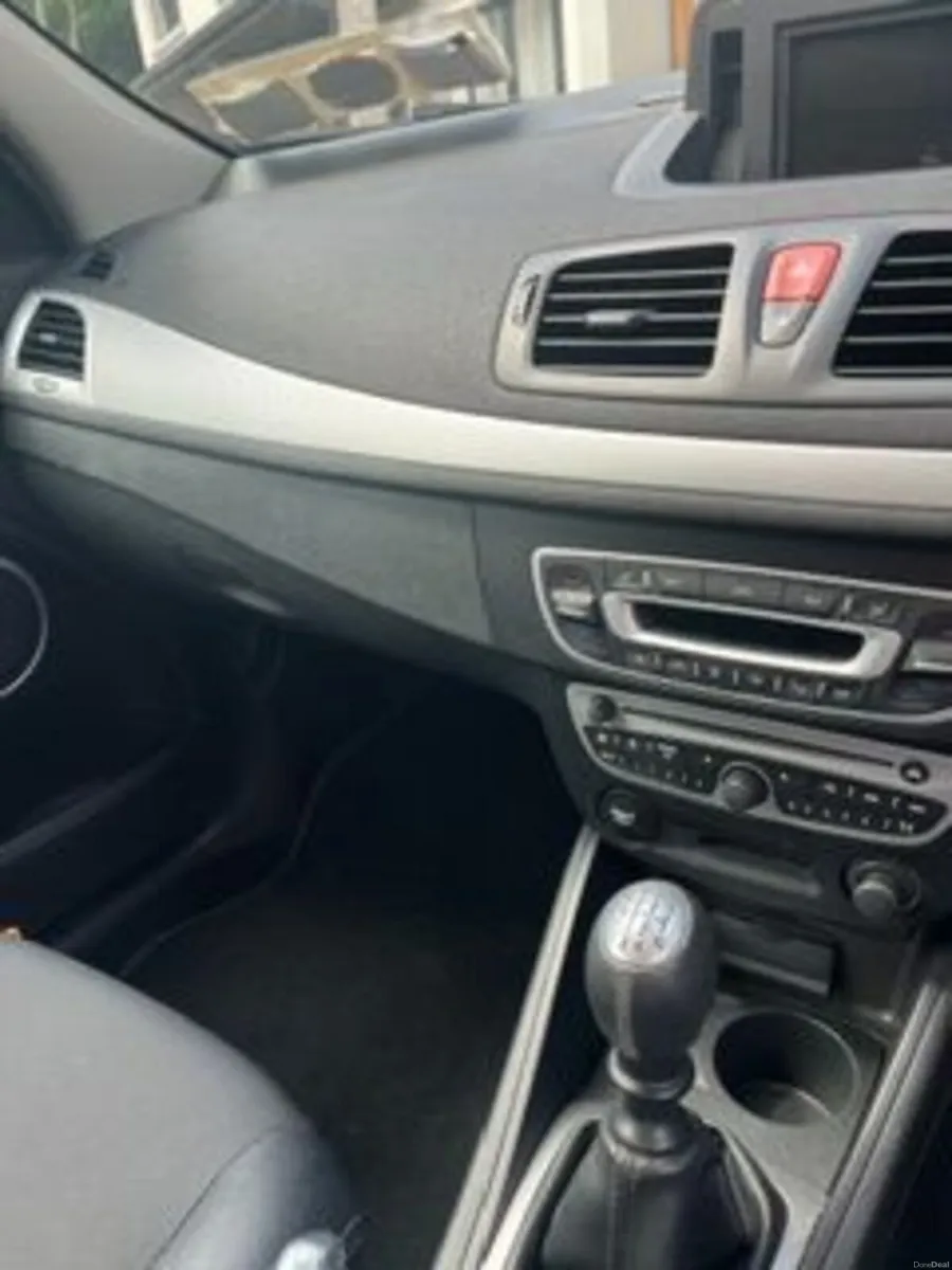 Renault Fluence 2011 - Image 5