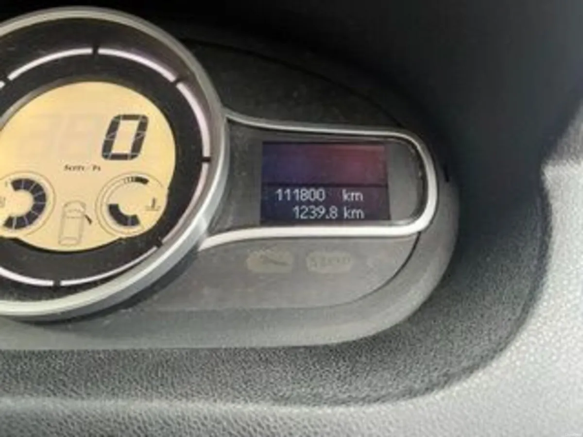 Renault Fluence 2011 - Image 6