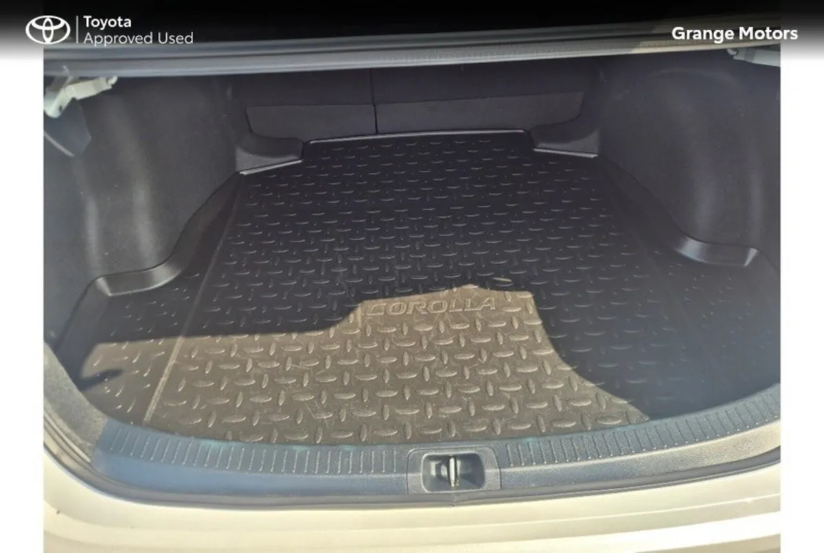 Toyota Corolla 1.8 HYBRID SOL SALOON - Image 6