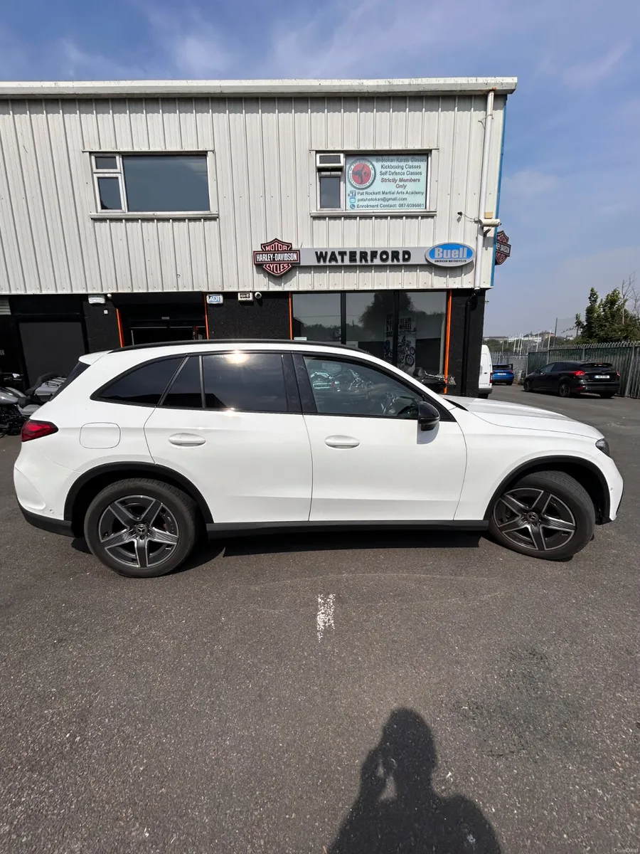 2023 Mercedes-Benz GLC220d - Image 4