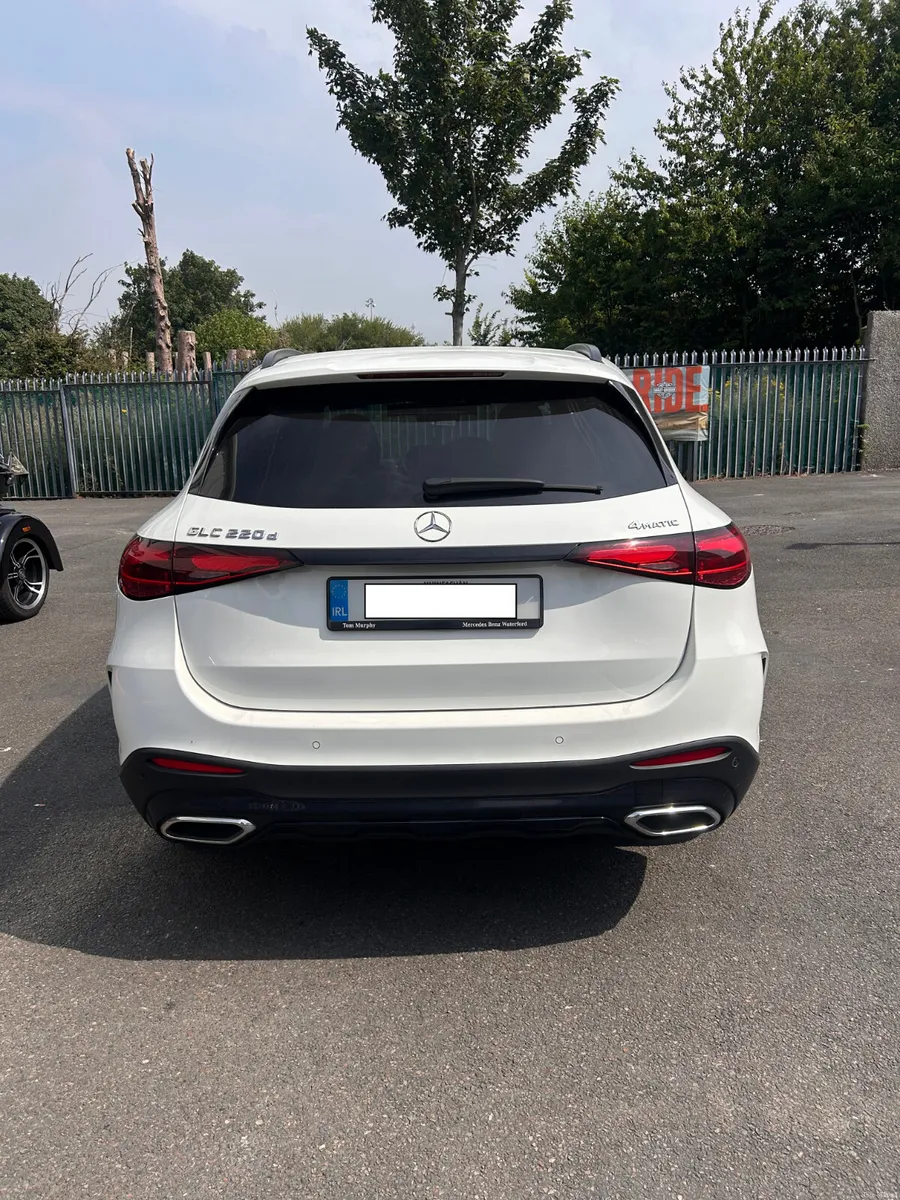 2023 Mercedes-Benz GLC220d - Image 2