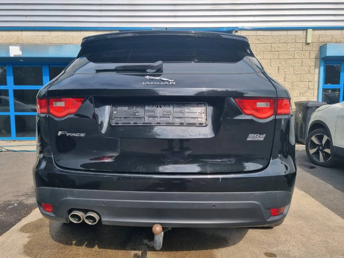 Car - Image 3