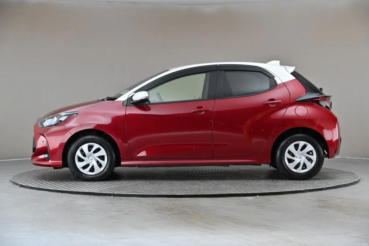 Toyota Yaris 1.5 PETROL HYBRID **BI-TONE ROOF**REV - Image 5