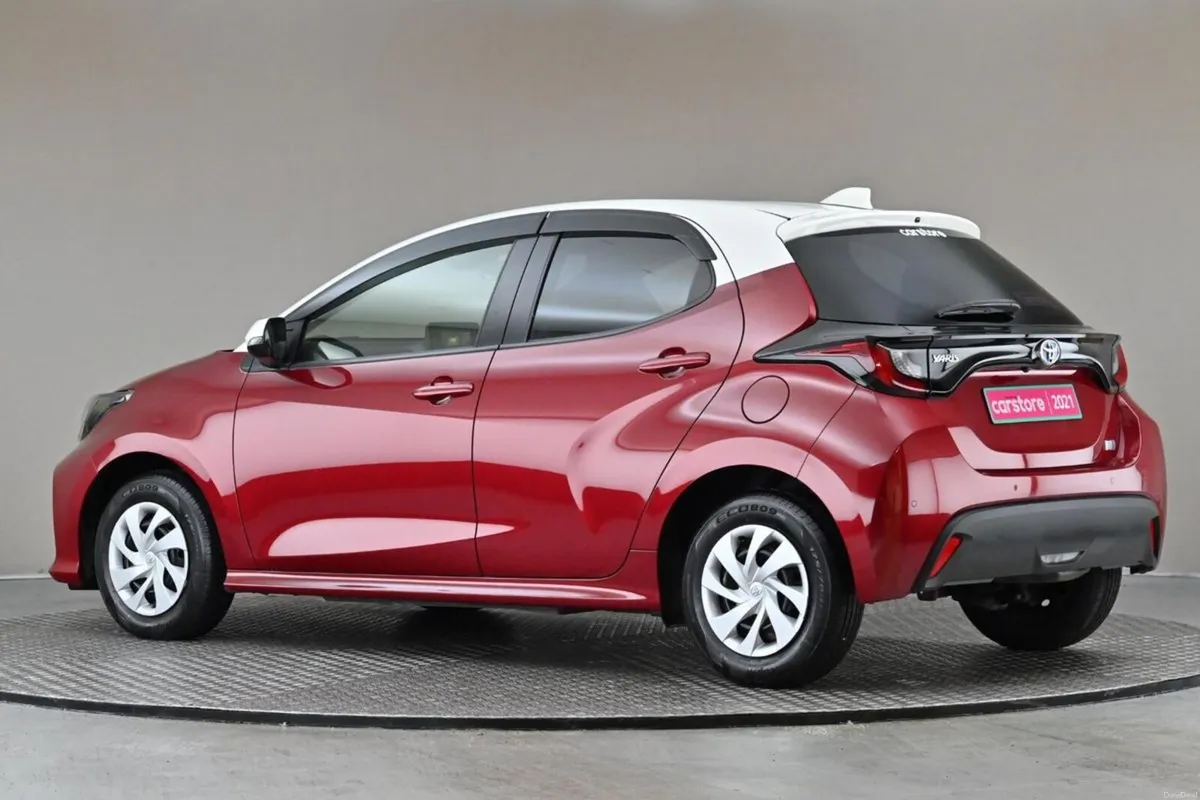Toyota Yaris 1.5 PETROL HYBRID **BI-TONE ROOF**REV - Image 6