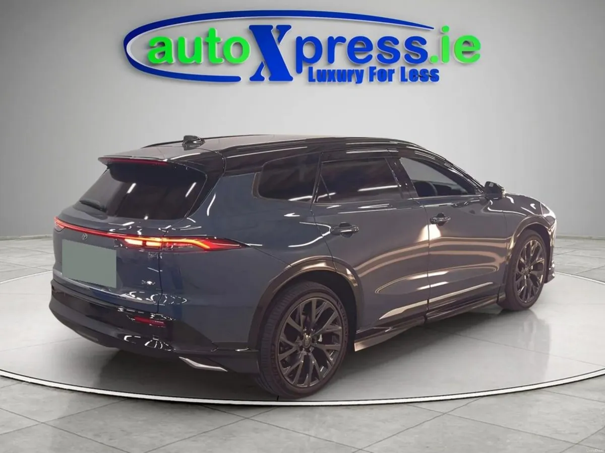 Toyota Crown 4 WD ESTATE, 360 camera, Ultra Low mi - Image 6