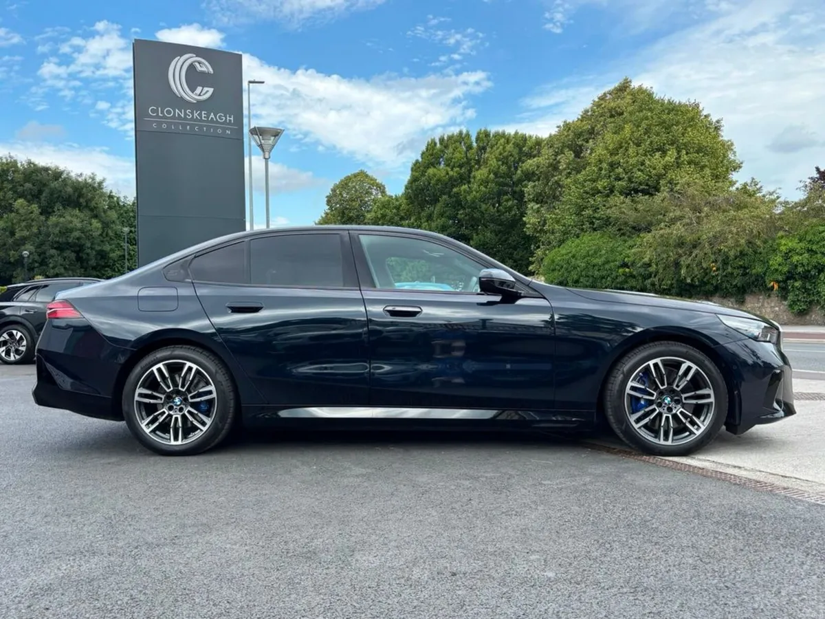 BMW i5 EDRIVE40 M SPORT - Image 2