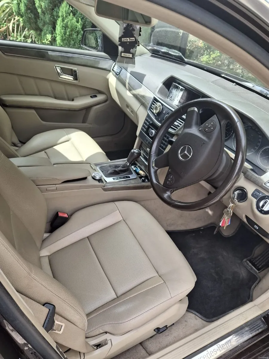 Mercedes-Benz E-Class 2010 - Image 2