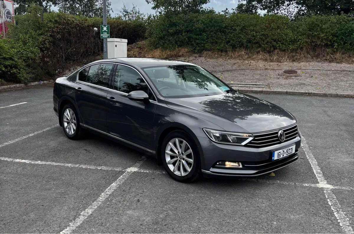 VW Passat auto - Image 1