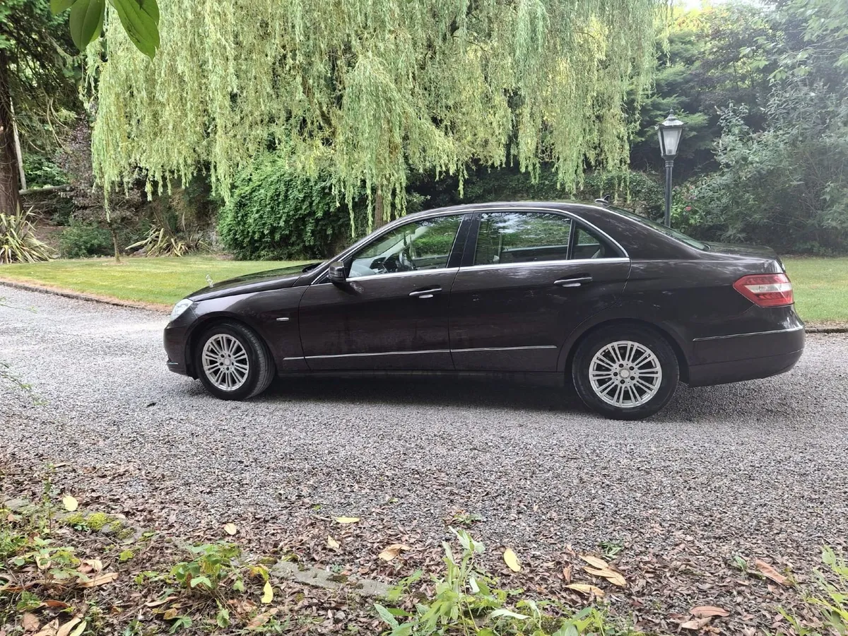 Mercedes-Benz E-Class 2010 - Image 4