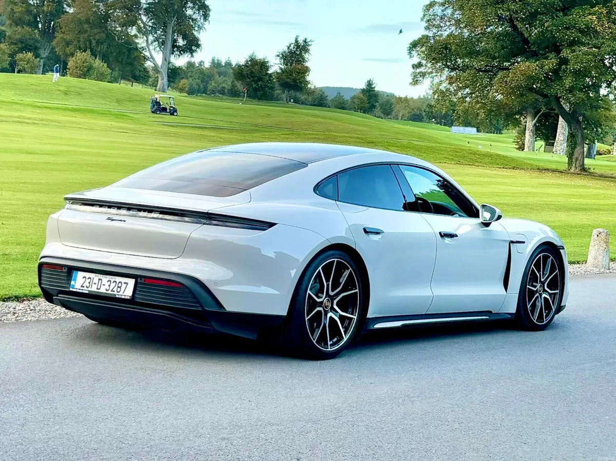 Porsche Taycan 2023 - Image 6