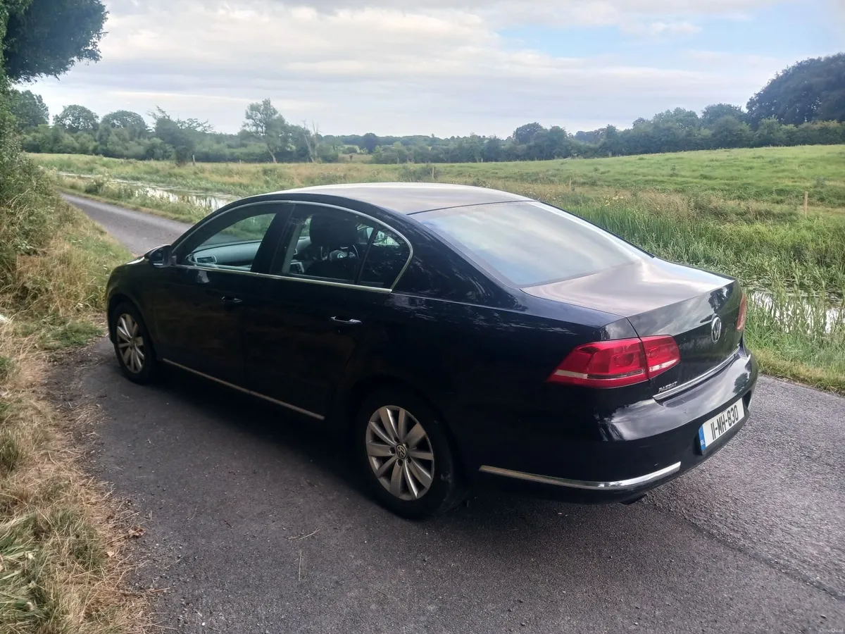 Volkswagen Passat 2011 - Image 2