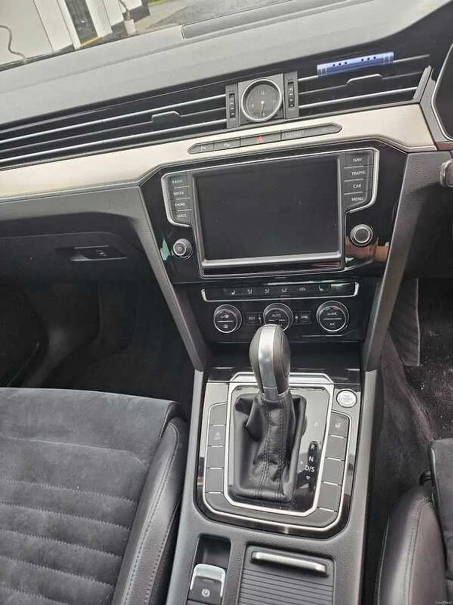 2016 Volkswagen Passat - Image 4
