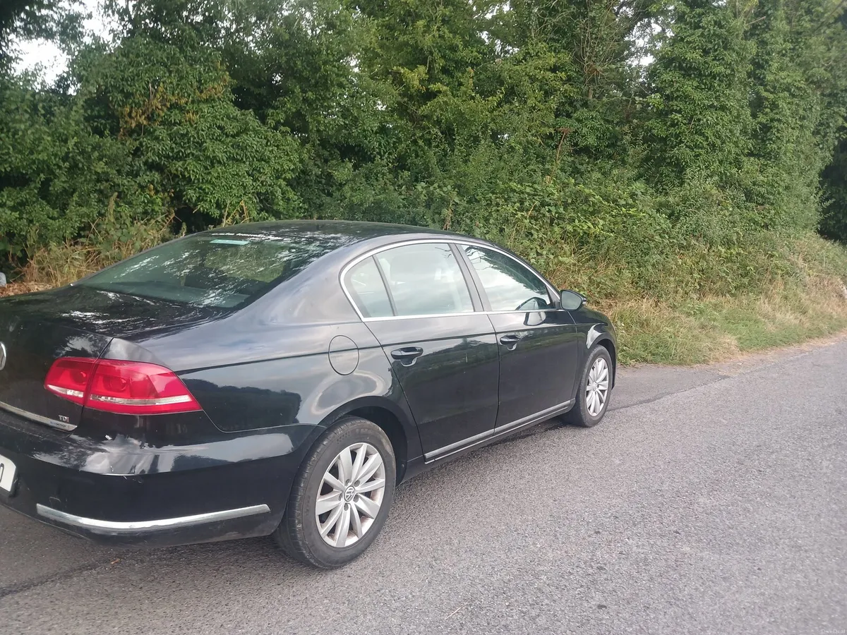 Volkswagen Passat 2011 - Image 5