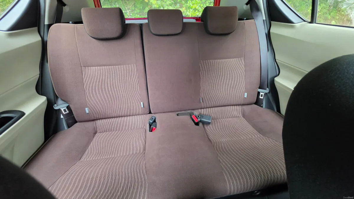 Toyota Aqua 2014 - Image 6