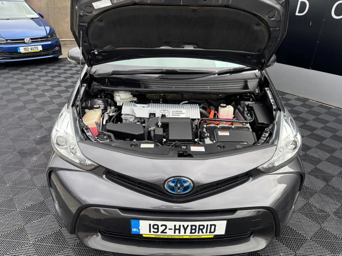 Toyota Prius Toyota Prius Alpha,1.8 self charging - Image 5