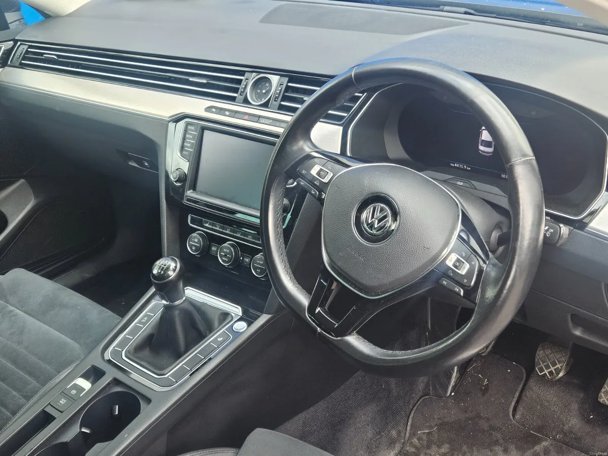 Volkswagen Passat  low mileage - Image 5