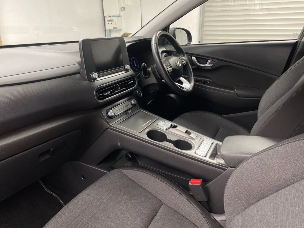 Hyundai KONA Kona EV Executive 39 kWh - Image 2