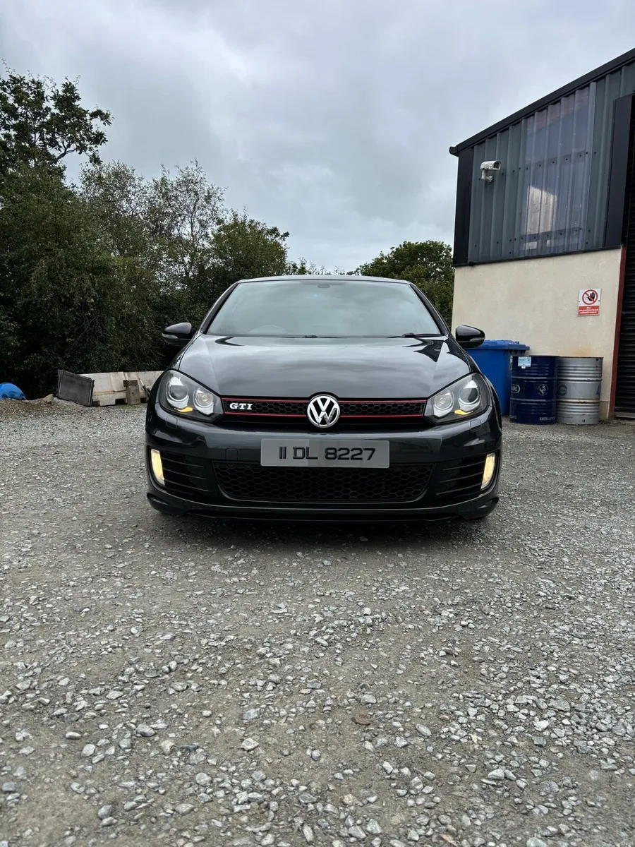 Volkswagen Golf Gti 35 edition - Image 2
